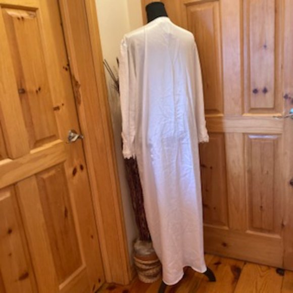 White Satiny Robe - Picture 2 of 12